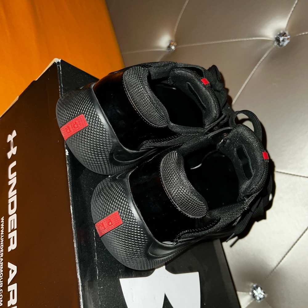 Brand new pare of Pradas. Use once.  No scratches good condition.
